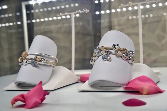 Mindenki kedvenc ballagási ajándéka mostantól ezüst helyett platinával lesz bevonva