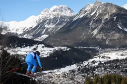 Végig kanyarodni kell, végig ráz, végig nagyon durva