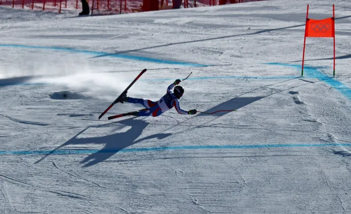 A francia Maxence Muzaton a pálya aljában bukott – Fotó: Gintare Karpaviciute / Reuters