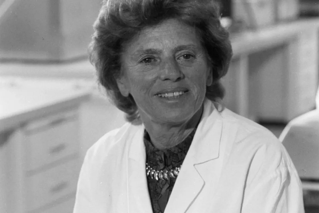 A modern biológiát alapjaiban meghatározó erdélyi származású tudós nő neve kerül fel az Eiffel-toronyra