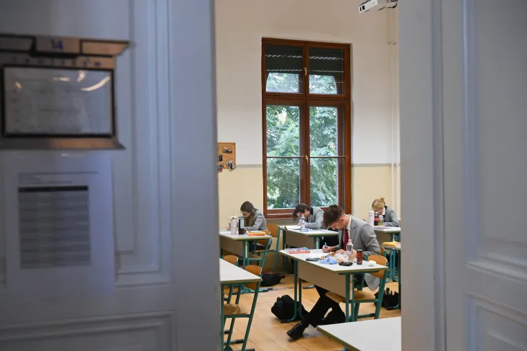 Gyökerestül alakítaná át az oktatást és a családtámogatások rendszerét a Tisza Párt