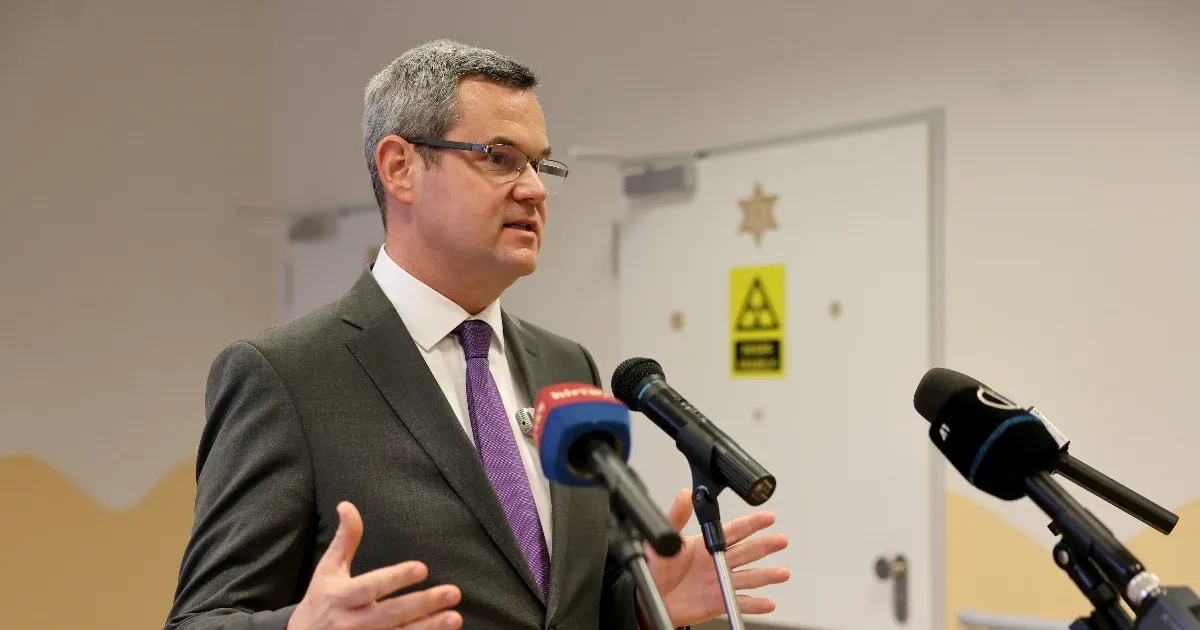 Egészségügyi államtitkár: Az MKKP aktivistája maga döntött úgy, hogy nyílt töréssel hazamegy a kórházból