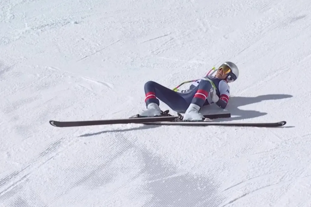 Lindsey Vonn nagyot bukott, térdszalagszakadása után megint mentőhelikopter vitte el