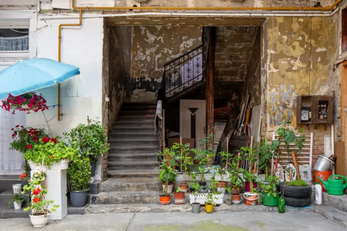 Ez nem csak egy halom tégla, itt valaki élt, él és élni fog