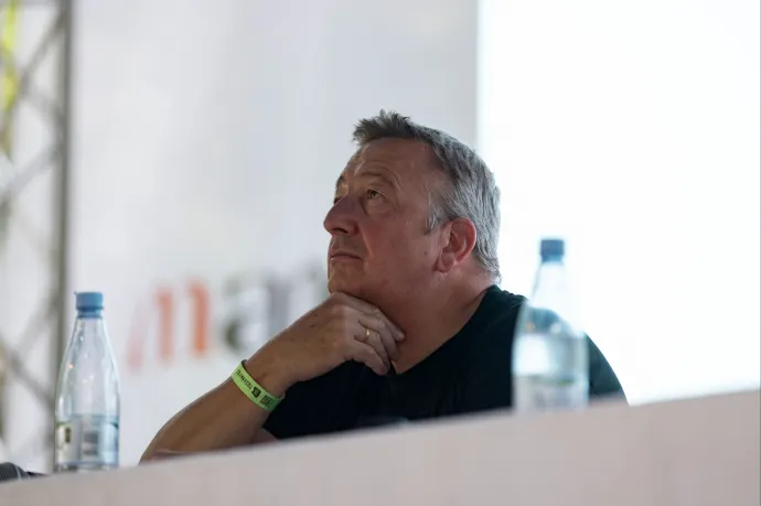 Valaki tanítsa már meg Bayer Zsoltot internetezni, az isten szerelmére!