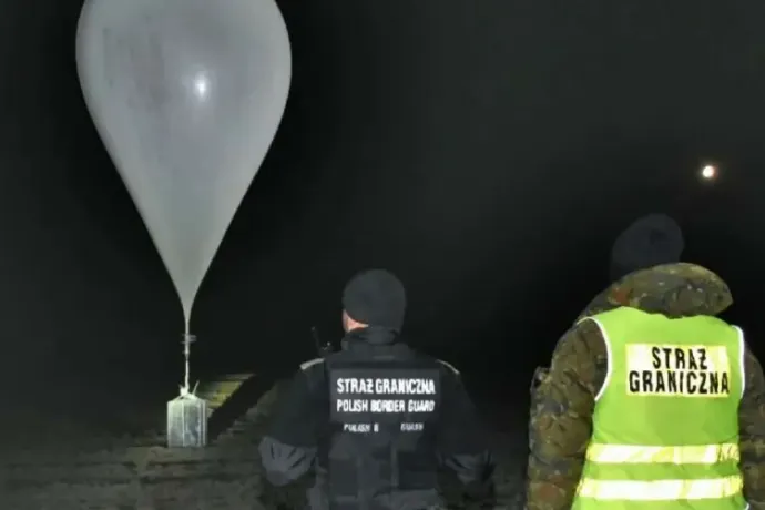 Azonosítatlan ballonok sértették meg a lengyel légteret éjszaka