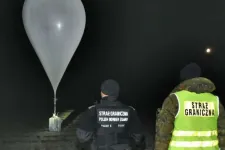 Azonosítatlan ballonok sértették meg a lengyel légteret éjszaka