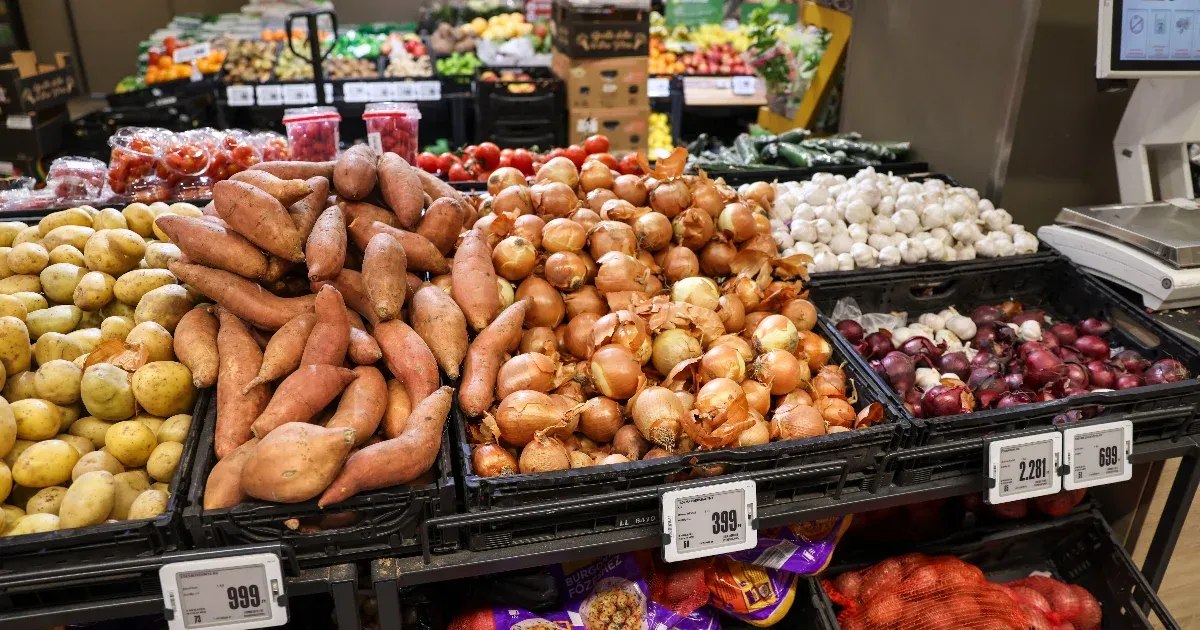 Mesterséges intelligenciás zöldségfelismeréssel kísérletezik magyar üzletében a Spar