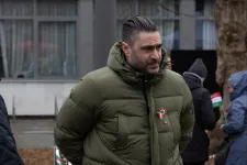 A Fidesz holdudvara egy olyan MI-ellenőrző alapján támadja a Tiszát, ami szerint a Himnuszt is mesterséges intelligencia írta