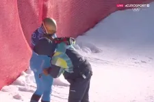 A ruhája is kiégett, annyira hosszan csúszott a bukása után egy olasz alpesi síző