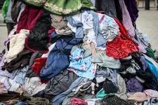 Nem égethetik el mostantól a boltláncok az el nem adott ruhákat egy új uniós szabályzás szerint