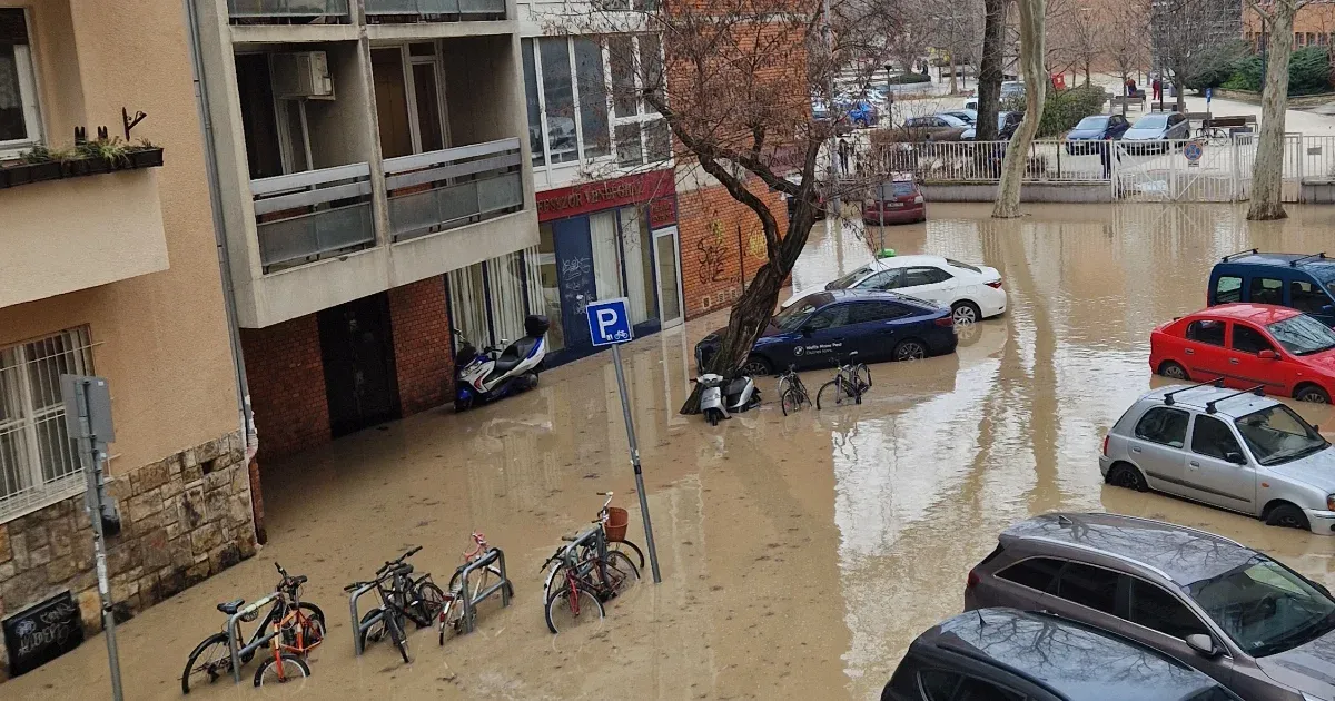 Elöntötte a víz Újbuda néhány utcáját