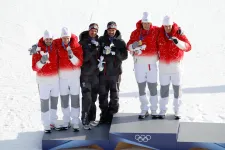 Megvan a téli olimpia első duplázó bajnoka és holtversenyes ezüstérme