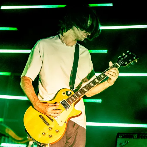 Nem kérdezték meg a felhasználásról, kivetetné a számát a Melania Trumpról szóló dokuból a Radiohead gitárosa