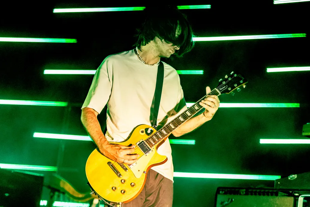 Nem kérdezték meg a felhasználásról, kivetetné a számát a Melania Trumpról szóló dokuból a Radiohead gitárosa