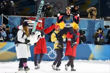 Meglepetés a téli olimpia síugróversenyén, Domen Prevc a dobogóról is lemaradt