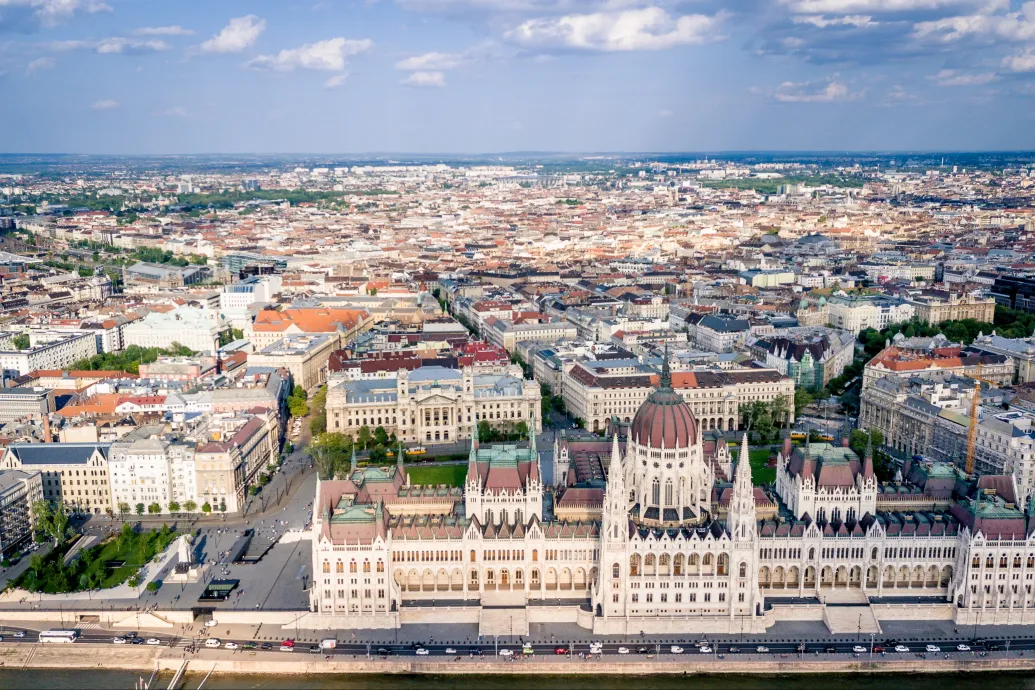 Vett öt lakást az állam a Parlament környékén, de nem árulják el, miért