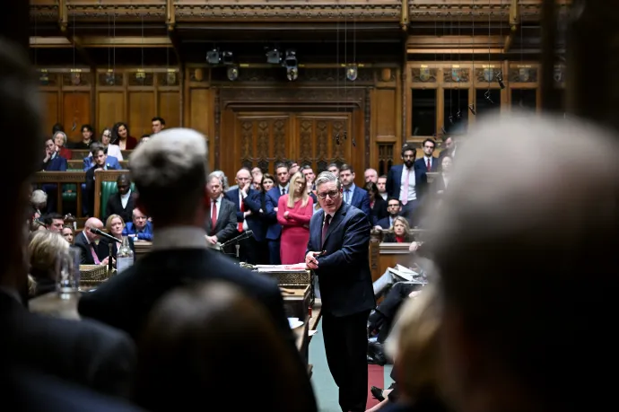 Keir Starmer beszédet mond a parlamentben 2026. február 4-én – Fotó: House of Commons / AFP