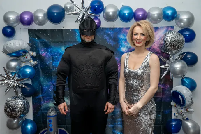 Ézsi Robin Batmannek öltözött az intézet farsangi mulatságára – Fotó: Nyírő Gyula Országos Pszichiátriai és Addiktológiai Intézet / Facebook