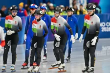 Fájdalomcsillapítókon vagyok, két lépés után besavasodott a lábam