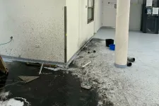 Csőtörés volt a János kórház egyik épületében, szennyvíz ömlött a plafonból a fül-orr-gégészeten