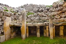 Azzal kezdte máltai vakációját a magyar turista, hogy számokat vésett egy ötezer éves templom falába