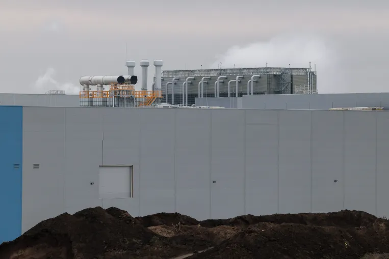 Rákot, idegrendszeri károsodást, tüdőfibrózist okozhatnak a Samsung gödi gyárában elszabadult mérgező porok