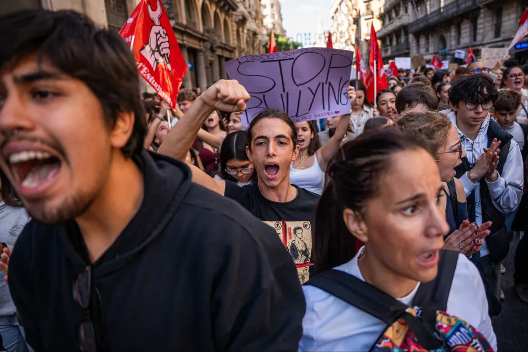 „Riasztóak a számok” – uniós szinten lépnek a fiatalok online megfélemlítése ellen