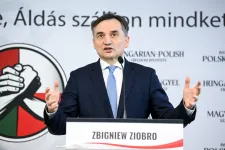 Európai elfogatóparancs kiadását kérték a Magyarországon menedékjogot kapó volt lengyel miniszter ellen