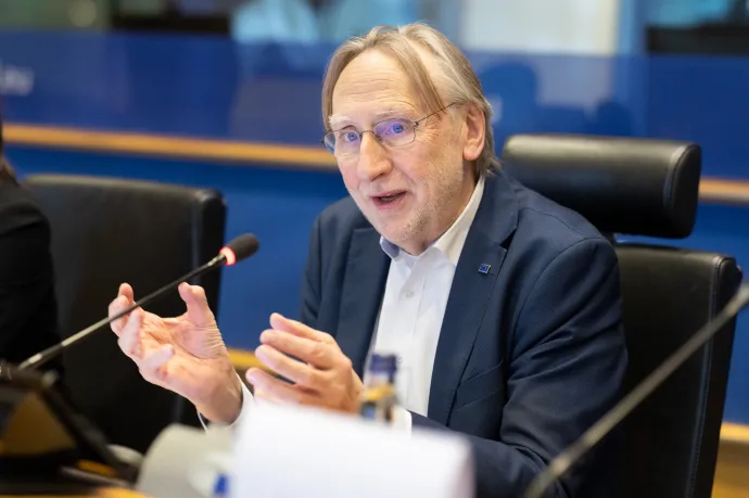 Csak feltételekkel folytatják az EU és az USA vámalkujának leállított végrehajtását