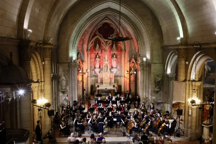 NIZ koncert a jonzac-i templomban – Fotó: Georges Bernard