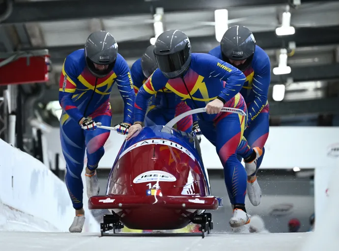 A Mihai Tentea, Andrei Nica, Mihai Pacioianu és Ionuț Iordache alkotta román négyes bob egység az altenbergi világkupán – Fotó: Annegret Hilse / Reuters