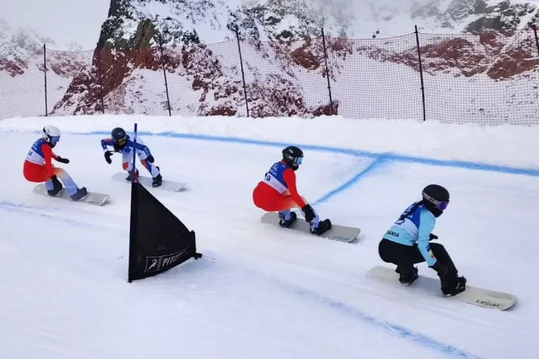 Még ha úgy néz is ki, a snowboard cross nem egy bokszmeccs – a székely csapattal találkoztunk az olimpián