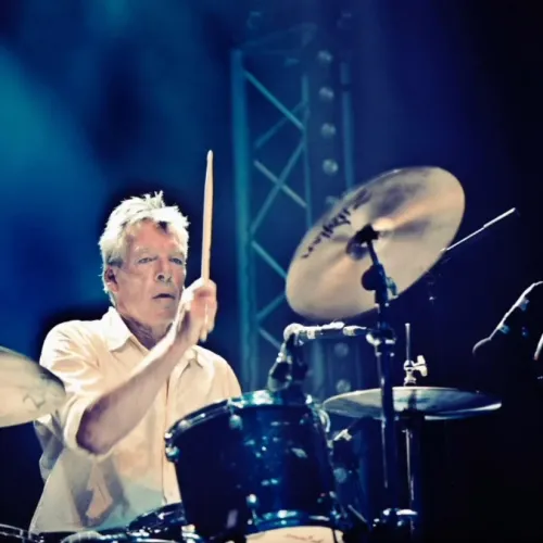 Meghalt a Pogues dobosa