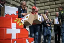 Svájcban népszavazáson döntenek arról, hogy 10 millió főben korlátozzák-e a népesség számát