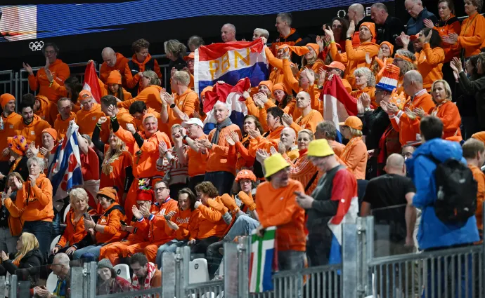 Holland szurkolók a gyorskorcsolya 1000 méteres döntőjén – Fotó: Tetsu Joko / Yomiuri