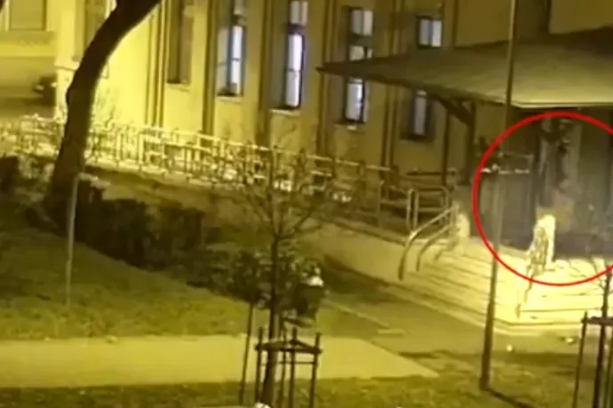 Öt év börtönt kapott a férfi, aki leöntött vízzel egy hajléktalant télen, mire a nő reggelre meghalt