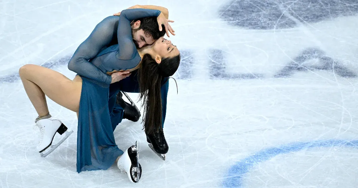 Történelmi siker, négy év alatt két különböző párral nyert olimpiát a francia jégtáncos