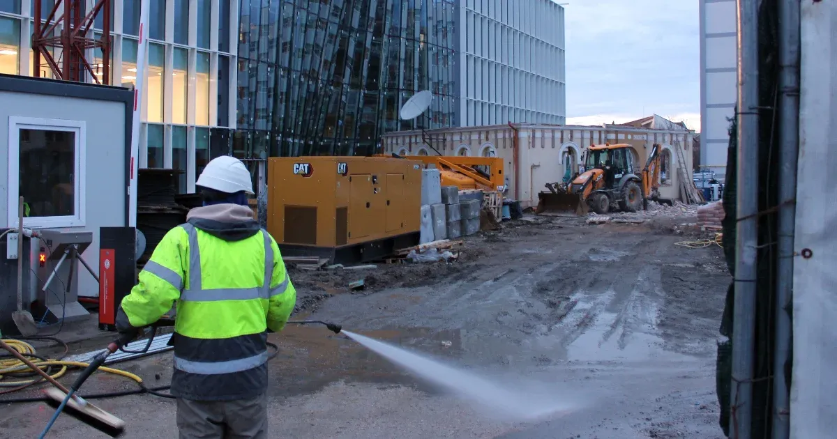 Csak ideiglenesen bontották vissza az egykori rádióépületet a Kolozsvári...