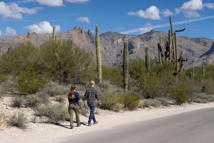 Szövetségi ügynökök kutatják át az emberrablás környékét 2026. február 11-én – Fotó: Rebecca Noble / Reuters