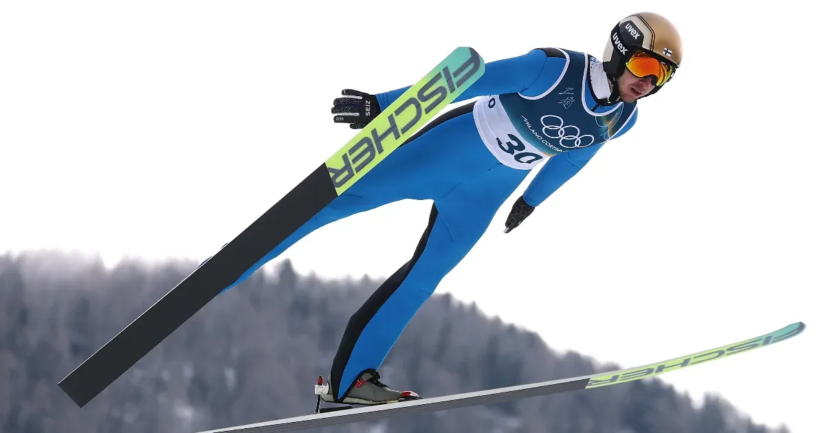 Hazaküldték az olimpiáról a finn síugrók edzőjét, aki bepiálva ünnepelte a szlovének győzelmét