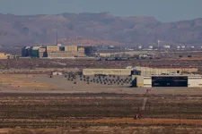 Lezárták a légteret egy forgalmas texasi repülőtér közelében, amerikai lapok szerint a határőrség próbált ki egy katonai lézert