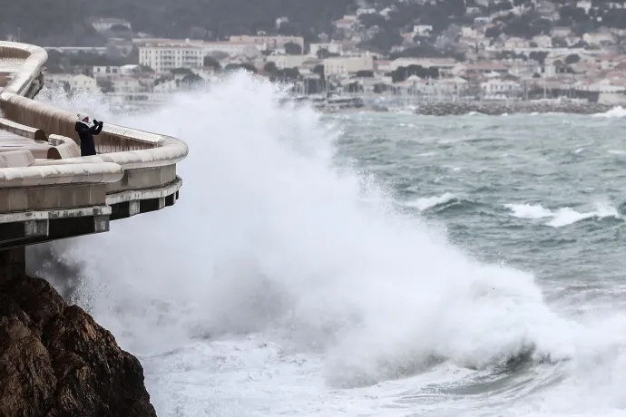 Marseille és Barcelona február 12-én, – Fotó: Thibaud Moritz / AFP, Manaure Quintero / AFP