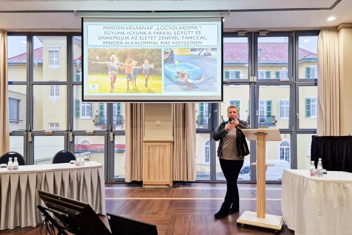 Cserna Hajnalka az egri konferencián – Fotó: Thüringer Barbara / Telex