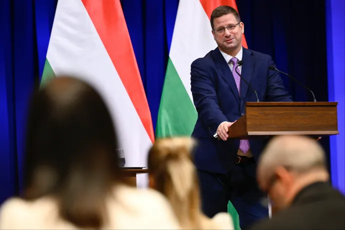 Gulyás Gergely csúsztatásokkal próbálta elkenni a Samsung súlyos mérgezéseinek ügyét