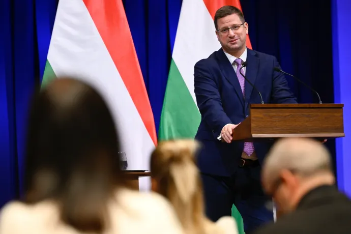 Gulyás Gergely csúsztatásokkal próbálta elkenni a Samsung súlyos mérgezéseinek ügyét