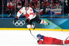 Kanada padlóra küldte a cseheket az olimpiai hokitornán