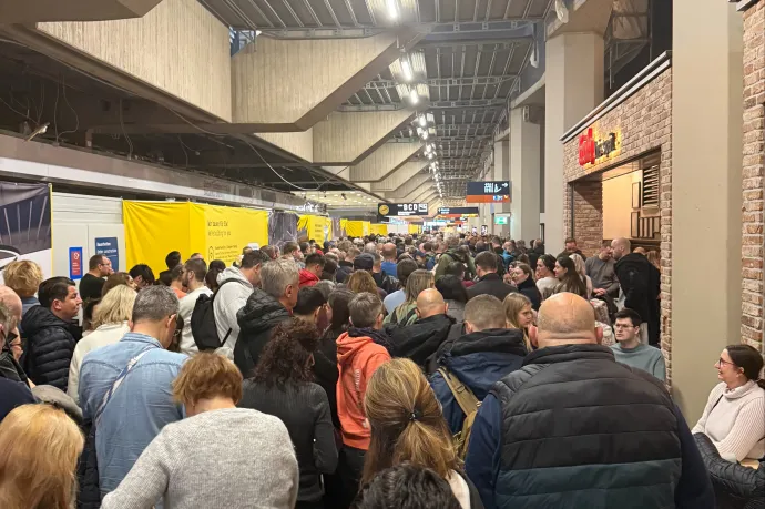 Az új csomagellenőrző rendszer miatt leállt a kölni repülőtér, több ezren vártak a járatukra