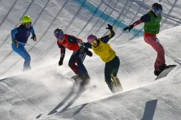 Egy hete még nem is tudta, hogy mehet az olimpiára, ma a nyolcaddöntőben versenyzett a magyar snowboardos