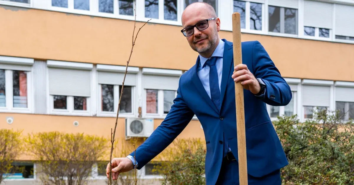 MOK: A pszichiáterek elvárják, hogy Ézsi Robint azonnal menesszék a Nyírő OPAI éléről